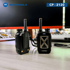 Bộ đàm cầm tay Motorola CP-2120 sở hữu công suất phát cực mạnh cùng viên pin 4000mAh, mang lại khả năng xuyên thấu vật cản ấn tượng và liên lạc thông suốt ngày dài.