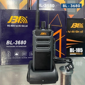 Bộ đàm cầm tay JBL BL-3680 sở hữu tính năng tự dò tần số thông minh và cổng sạc Type-C tiện lợi, giúp kết nối tức thì và linh hoạt mọi lúc mọi nơi. Với công suất phát mạnh mẽ và thiết kế bền bỉ, đây là giải pháp liên lạc xuyên thấu vật cản hoàn hảo cho mọi công trình và doanh nghiệp.