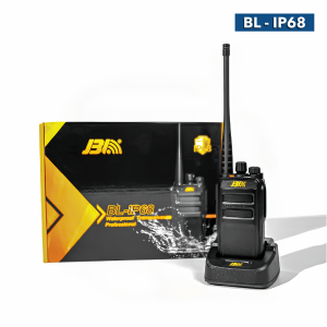 Bộ đàm cầm tay chống nước JBL BL-IP68 là dòng bộ đàm chuyên dụng với tiêu chuẩn chống nước IP68 tuyệt đối, cho phép hoạt động bền bỉ ngay cả trong môi trường mưa bão hay ngâm nước, đây là sự lựa chọn hàng đầu cho các resort, cảng biển và công trình xây dựng khắc nghiệt.